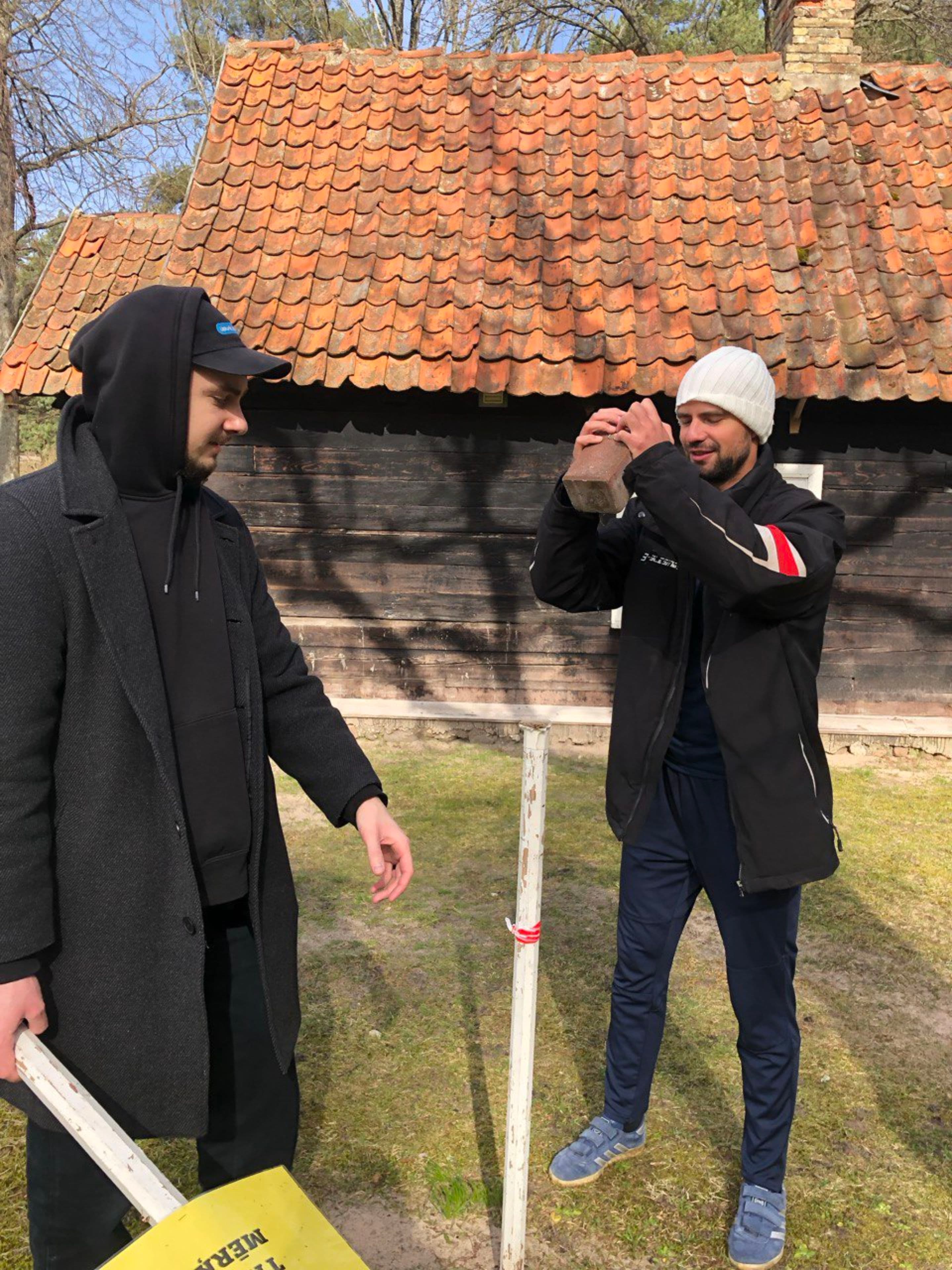 kko palīdz mātei muzejā